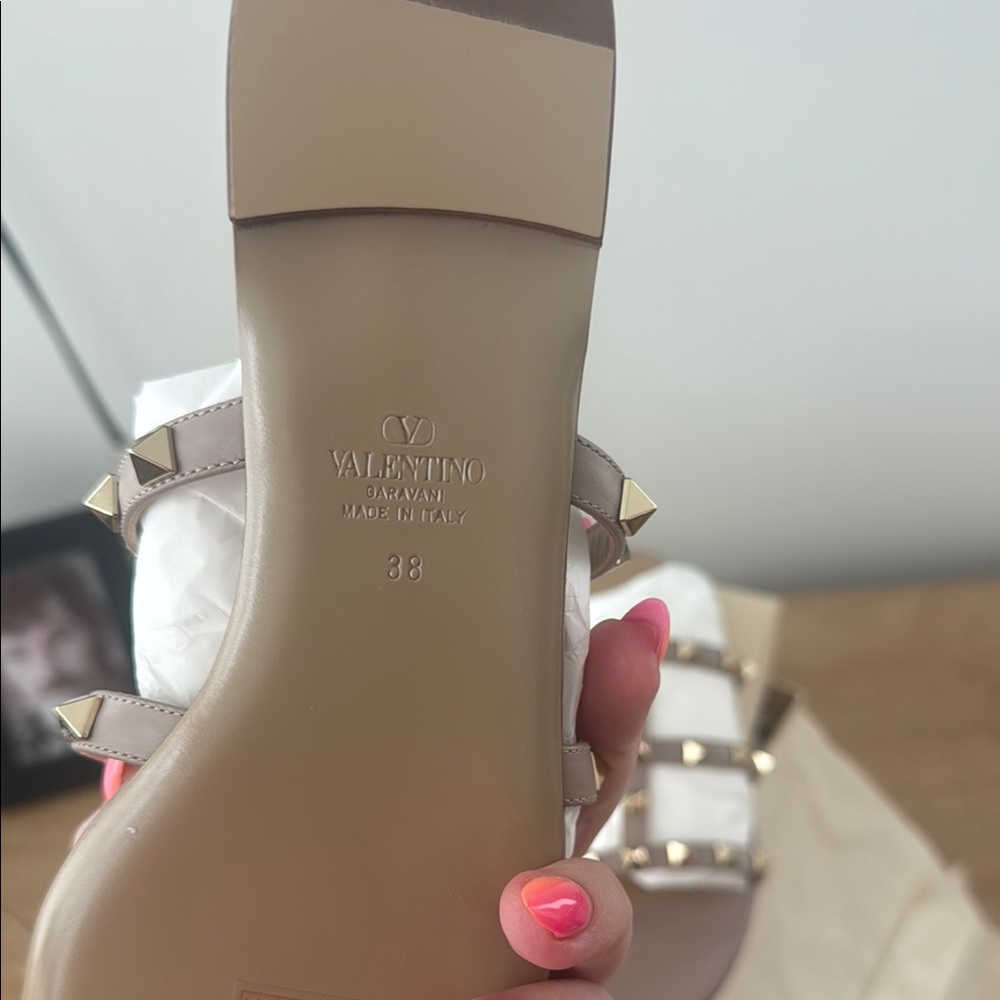 NIB Valentino Rockstud Flat Slide Sandals in Poudre - Picture 3 of 6